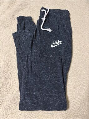 Nike Women’s Charcoal Heather Jogger Pants with White Logo (XS)